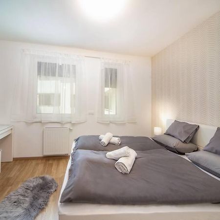 Grace Pine Apartment 1 บูดาเปสต์ ภายนอก รูปภาพ