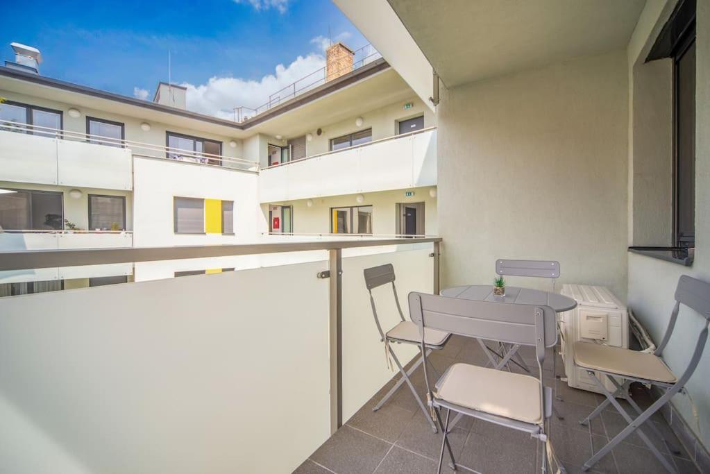 Grace Pine Apartment 1 บูดาเปสต์ ภายนอก รูปภาพ