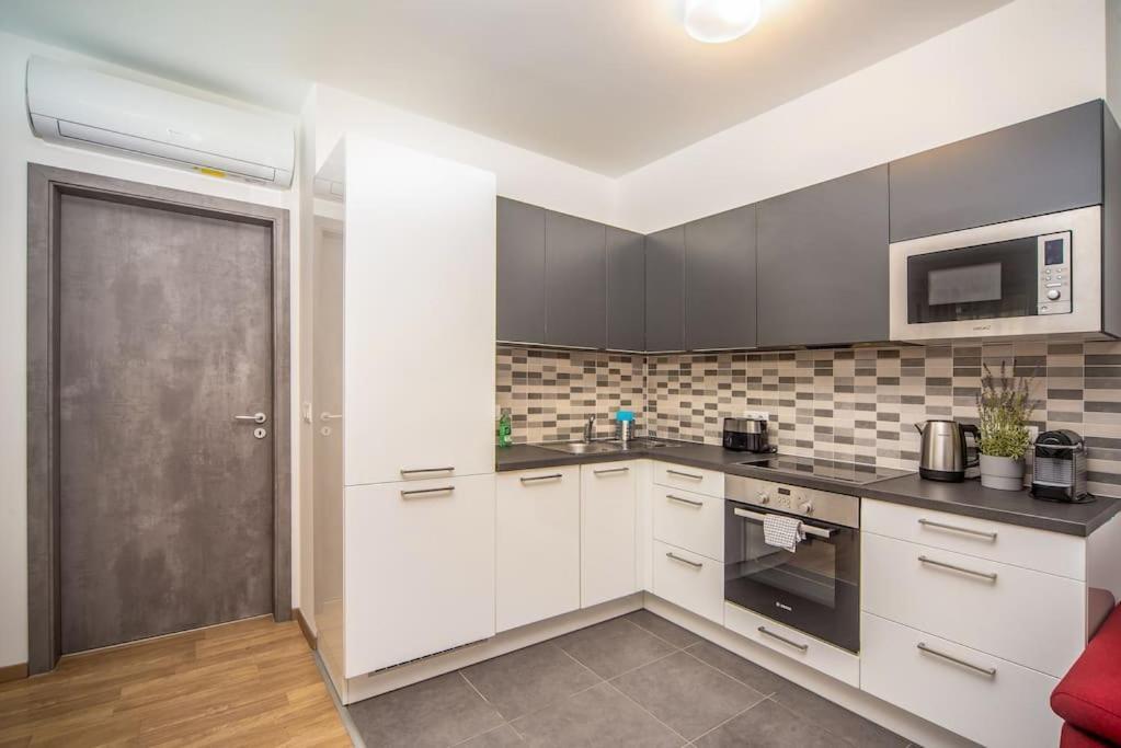 Grace Pine Apartment 1 บูดาเปสต์ ภายนอก รูปภาพ