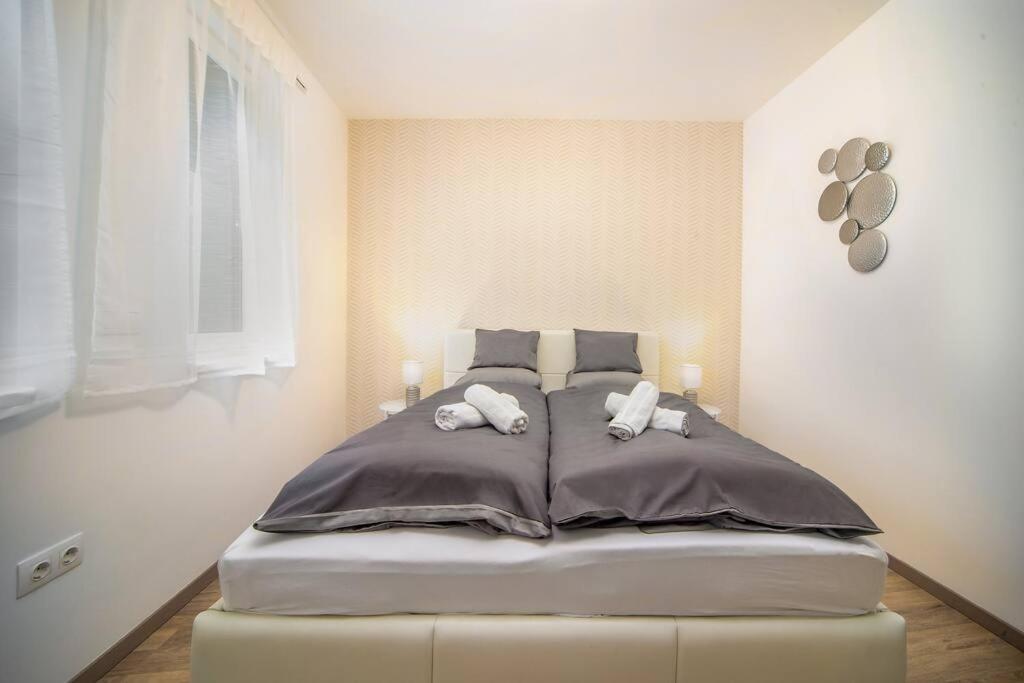Grace Pine Apartment 1 บูดาเปสต์ ภายนอก รูปภาพ