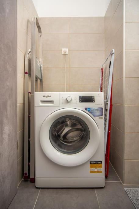 Grace Pine Apartment 1 บูดาเปสต์ ภายนอก รูปภาพ