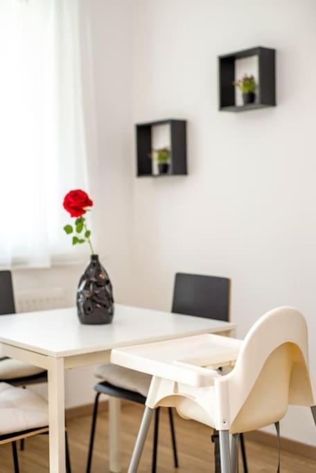 Grace Pine Apartment 1 บูดาเปสต์ ภายนอก รูปภาพ