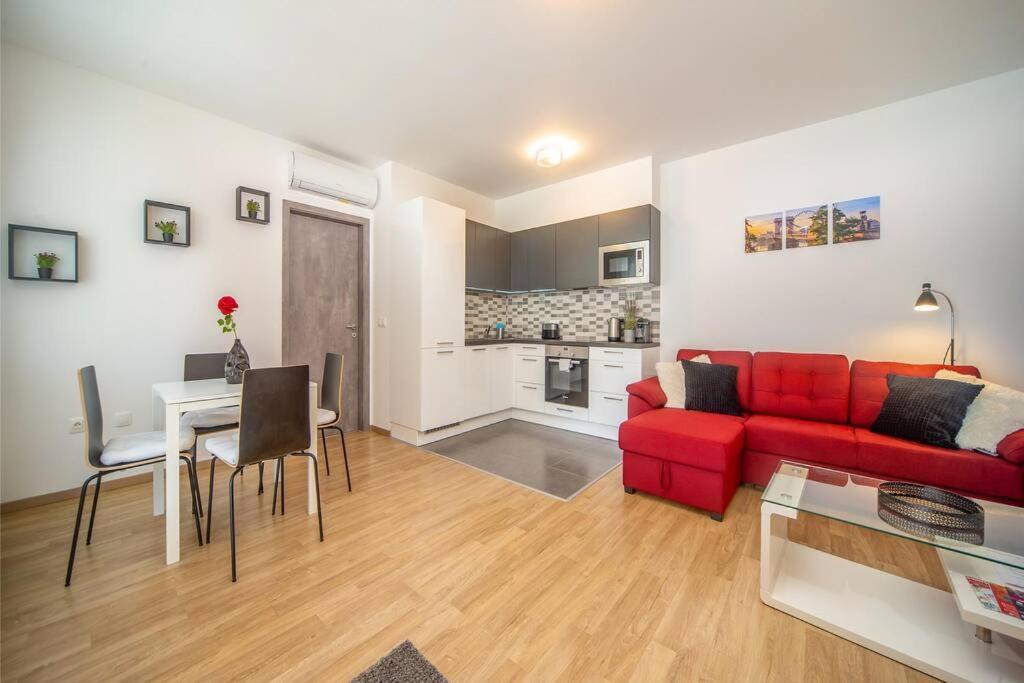Grace Pine Apartment 1 บูดาเปสต์ ภายนอก รูปภาพ