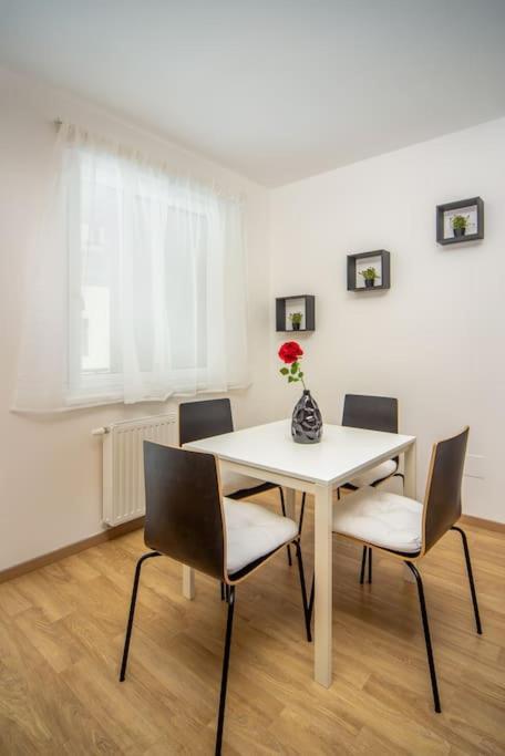 Grace Pine Apartment 1 บูดาเปสต์ ภายนอก รูปภาพ