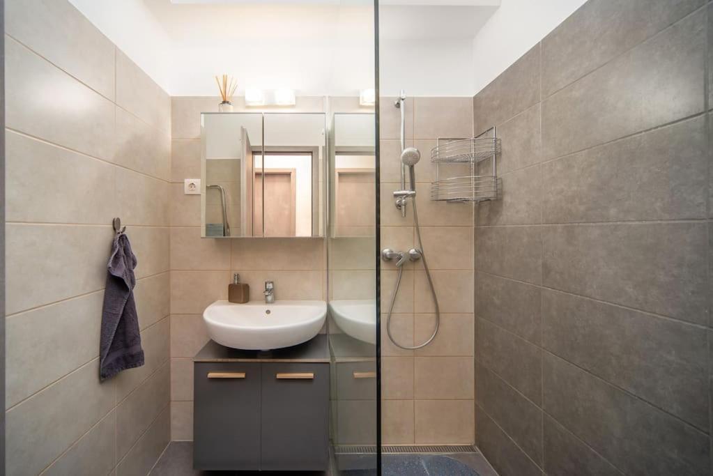 Grace Pine Apartment 1 บูดาเปสต์ ภายนอก รูปภาพ